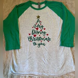 Women’s M Disney Christmas Raglan T-Shirt 3/4 Sleeve Green